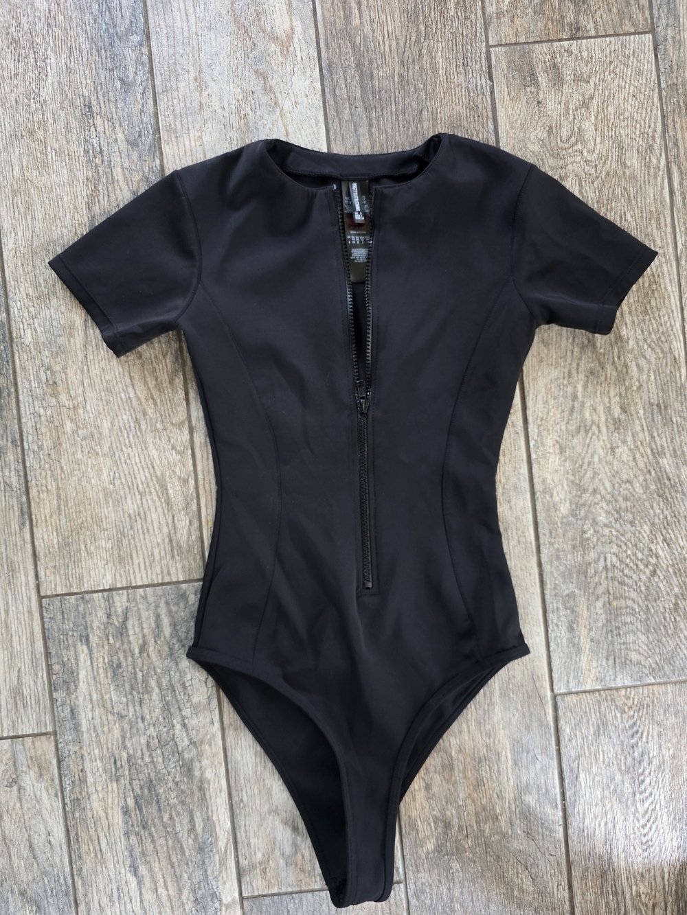 Prettylittlething Black Short-Sleeve One-Piece Swimsuit Scuba Womens Zip Sz 2 XS